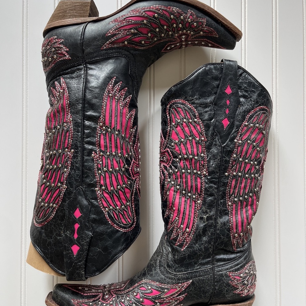 Corral wing/cross boots